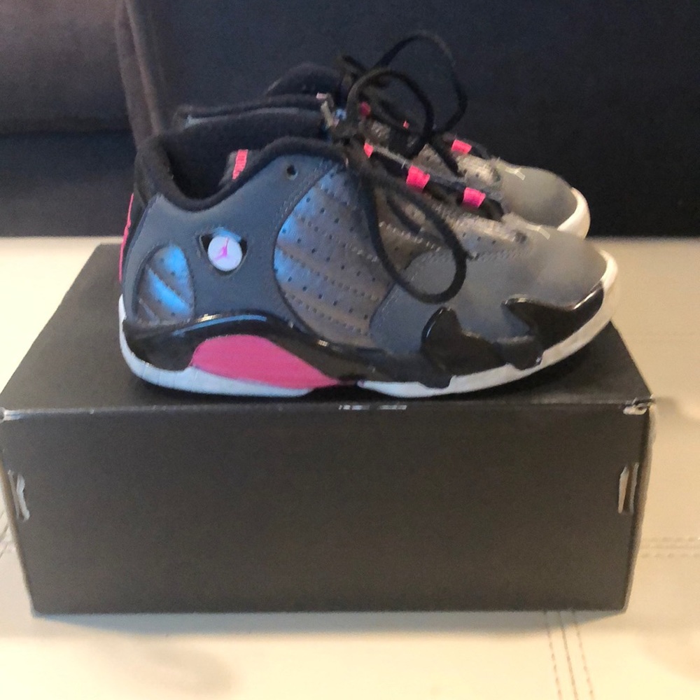 Girls Jordan 14 retro gray & pink size 9c